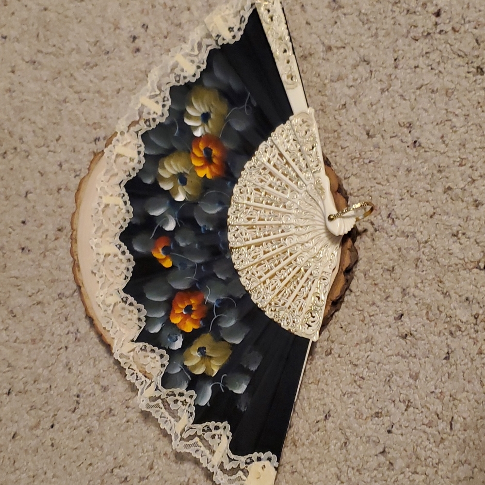 Vintage Plastic Floral Lace Edge Folding Fan